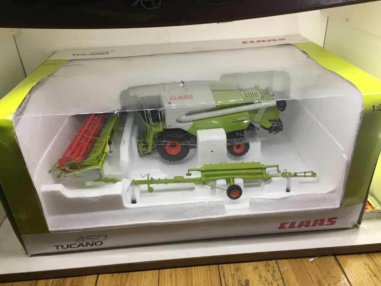 Toy Models - Universal hobbies Claas 450 Tucano - Edward White 