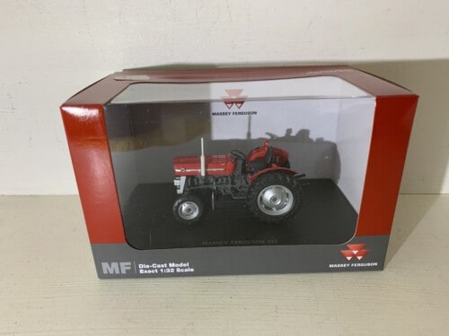 Universal Hobbies Massey Ferguson 13