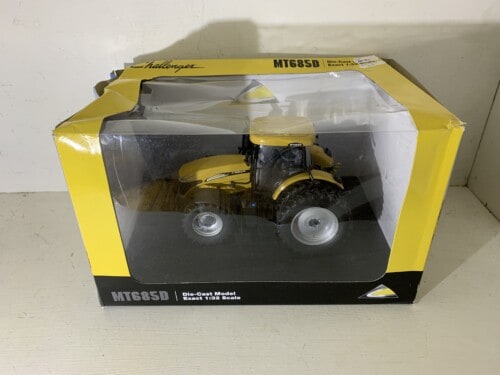Universal Hobbies Challenger MT685D 6 Wheels