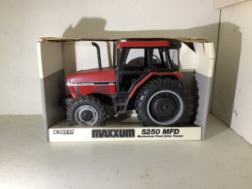 Ertl Maxxum 5250 MFD Mechanical Front Drive Tractor
