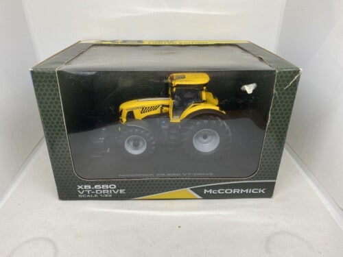 Universal Hobbies McCormick X8 680 VT Drive