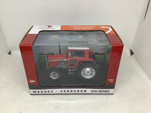 Universal Hobbies Massey Ferguson 575 4 WD