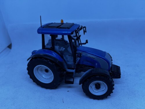 Universal Hobbies Valtra
