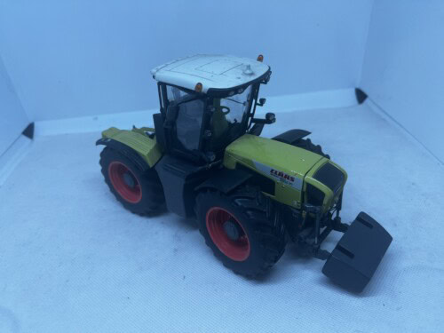 Universal Hobbies Claas Xerion 3300 Trac VC