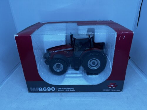 Universal Hobbies Massey Ferguson 8690